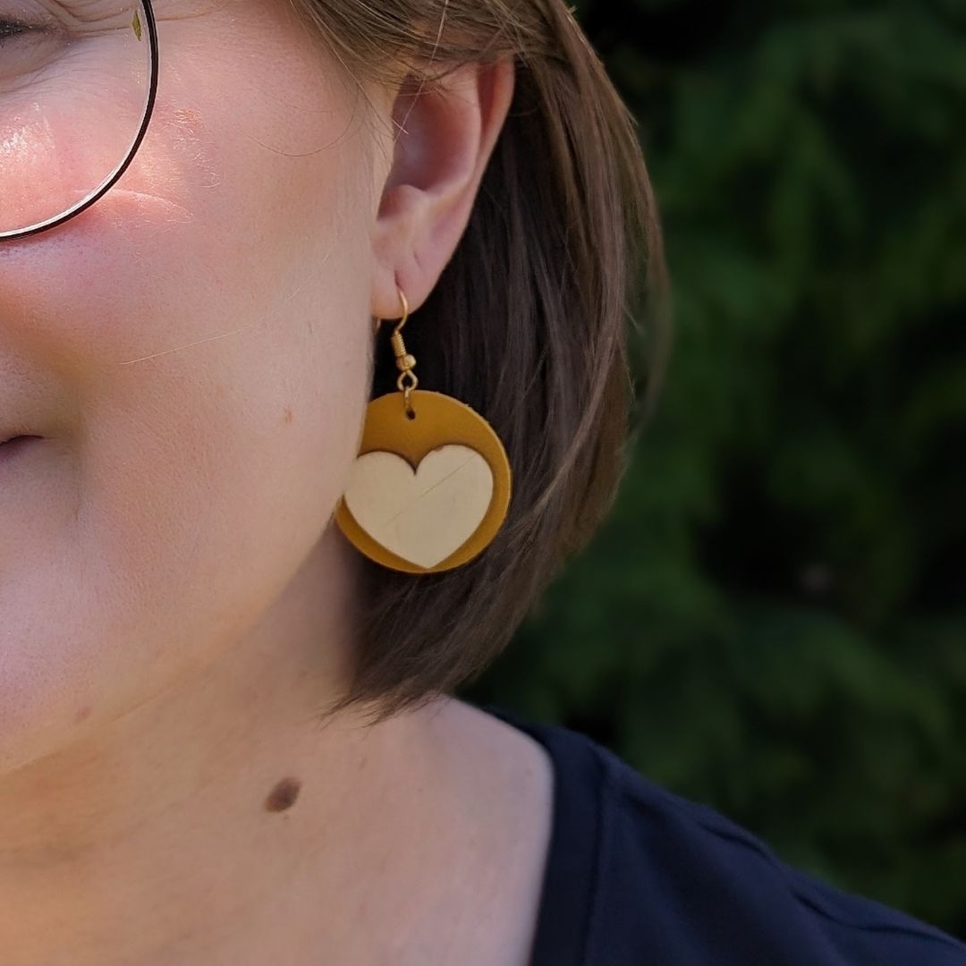 Boucles d'oreilles portées